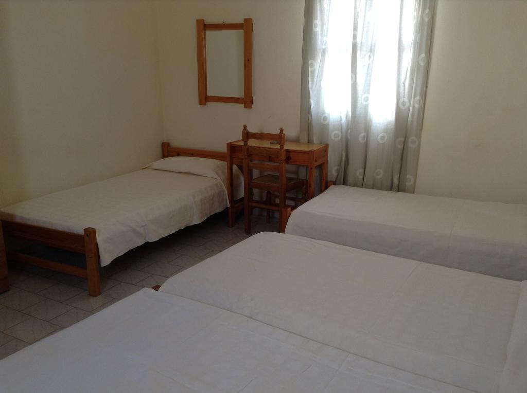 Rooms To Let Katerina & John'S Perissa  Room photo